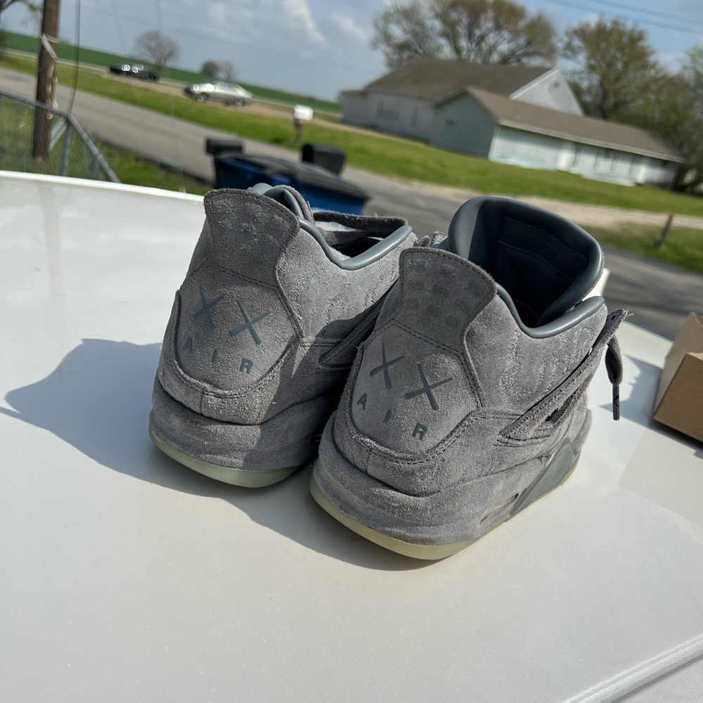 Air Jordan 4 KAWS - Picture 4 of 6